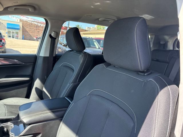 Used 2021 Jeep Grand Cherokee L Laredo w/ Luxury Tech Group I AWD/4WD image 9