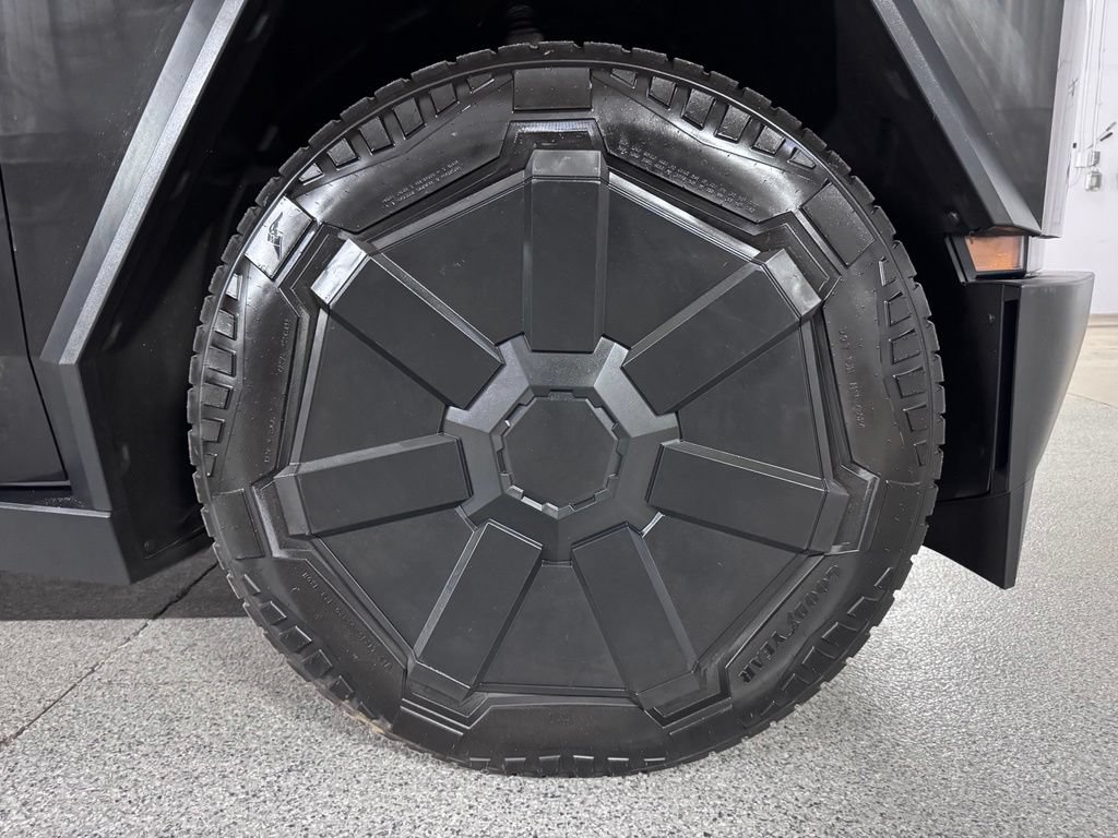 Used 2024 Tesla Cybertruck Cyberbeast AWD/4WD image 5