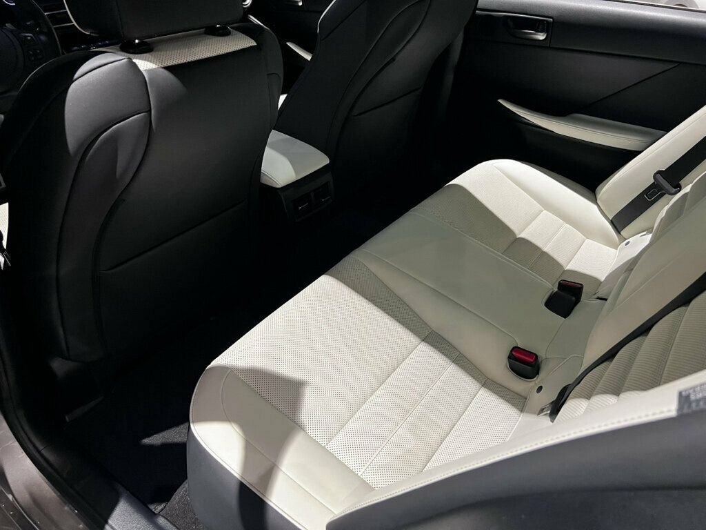 Used 2021 Lexus IS 350 F Sport RWD image 13
