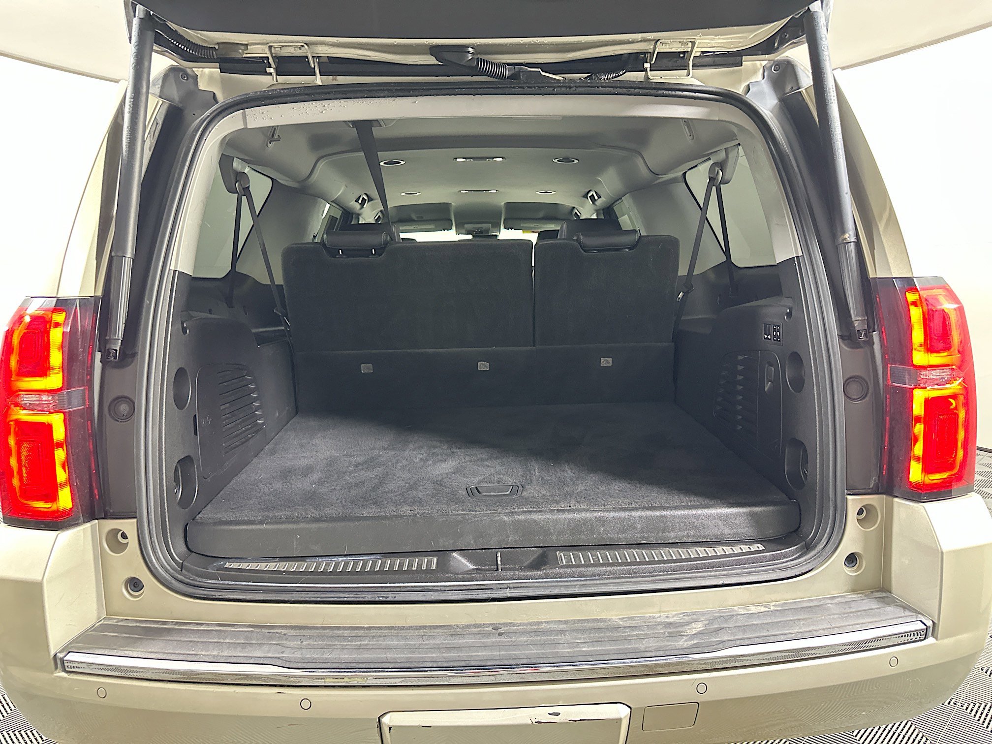 Used 2016 Chevrolet Suburban LTZ AWD/4WD image 30