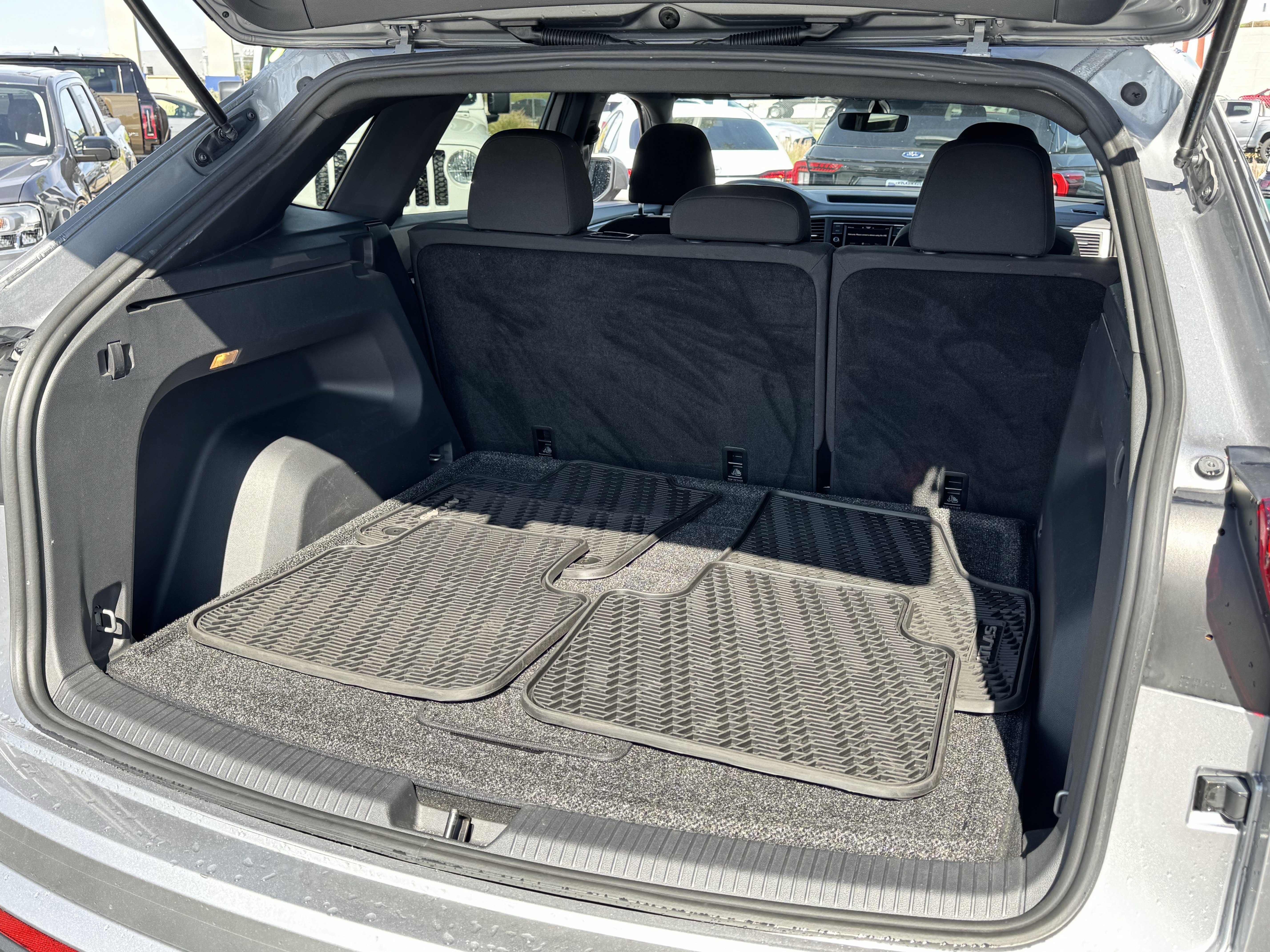 Used 2020 Volkswagen Atlas Cross Sport S image 35