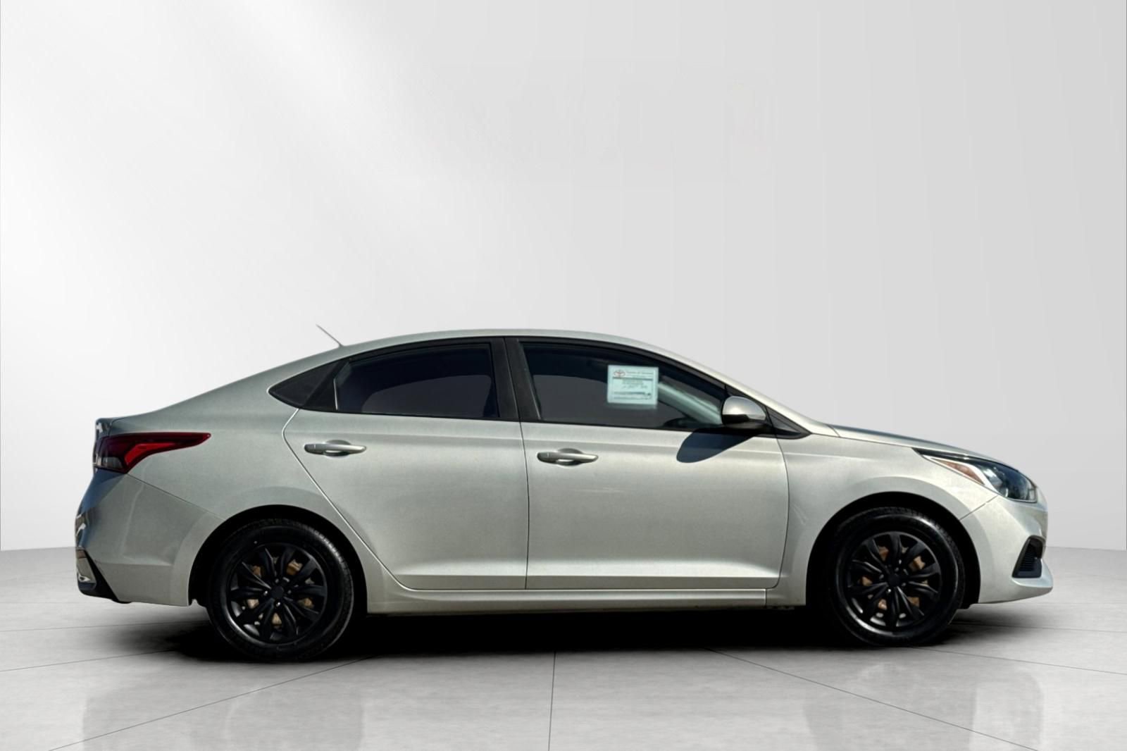 Used 2018 Hyundai Accent SE image 2