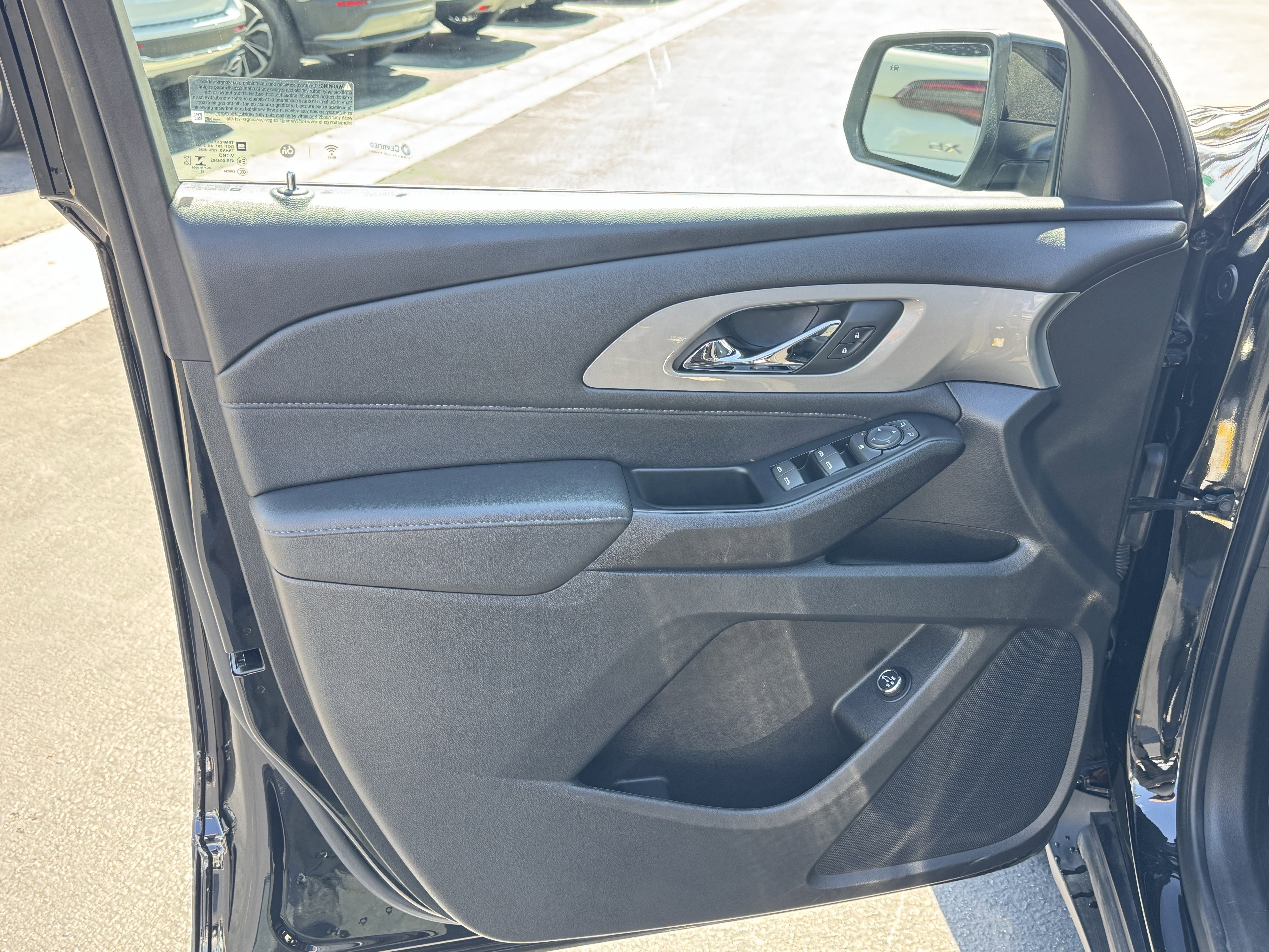 Used 2023 Chevrolet Traverse LT image 14