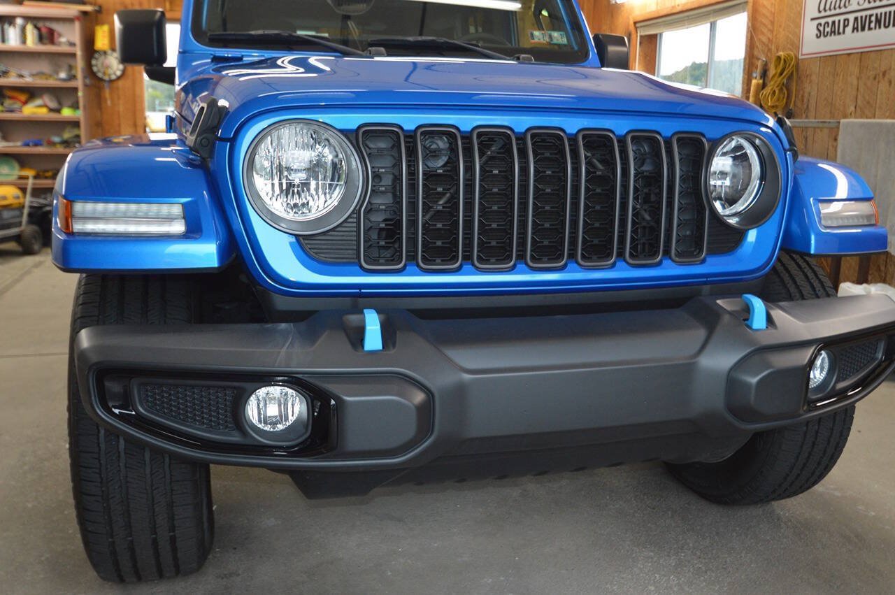 Used 2024 Jeep Wrangler Unlimited w/ Convenience Group AWD/4WD image 3