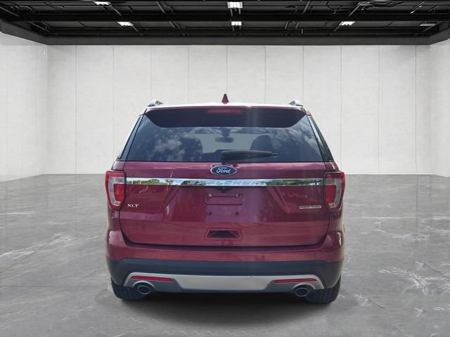 Used 2016 Ford Explorer XLT w/ Equipment Group 202A FWD image 4
