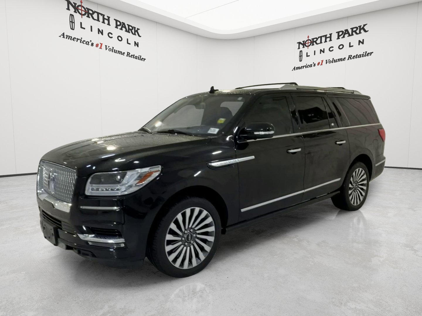 Used 2018 Lincoln Navigator L Reserve w/ Technology Package AWD/4WD image 5