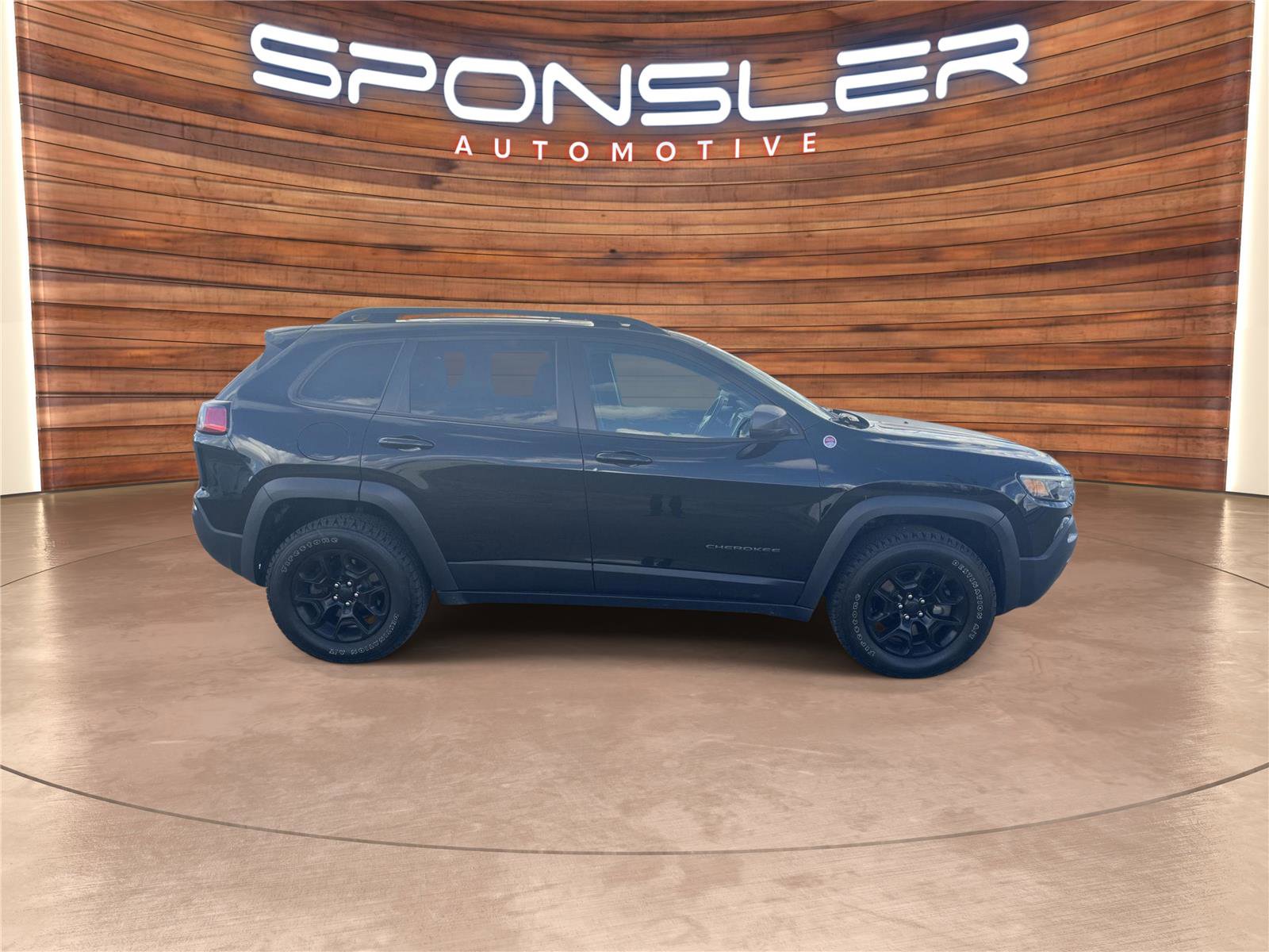 Used 2019 Jeep Cherokee Trailhawk image 7