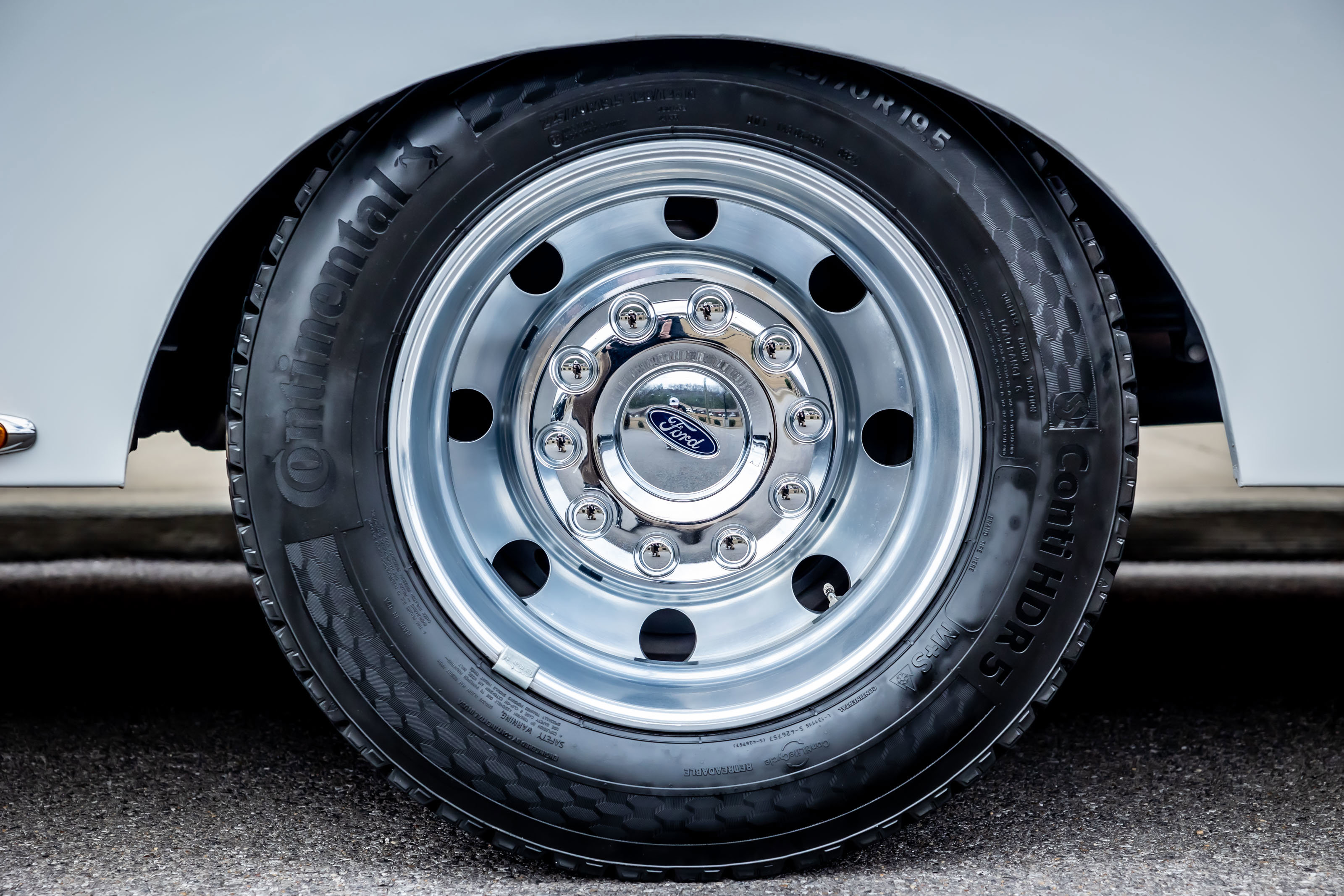 Used 2024 Ford F450 Platinum w/ FX4 Off-Road Package image 32