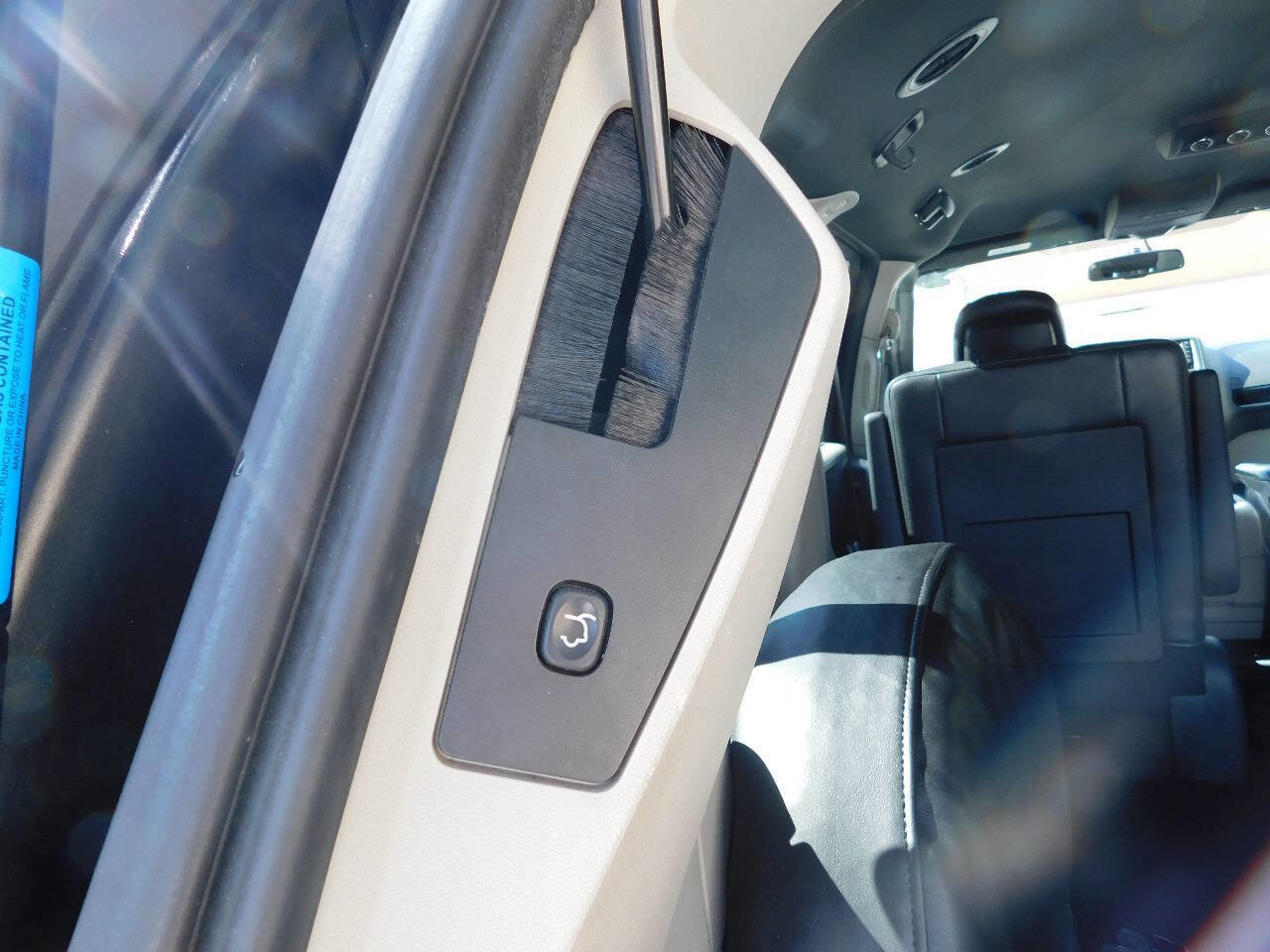 Used 2017 Dodge Grand Caravan SXT image 8