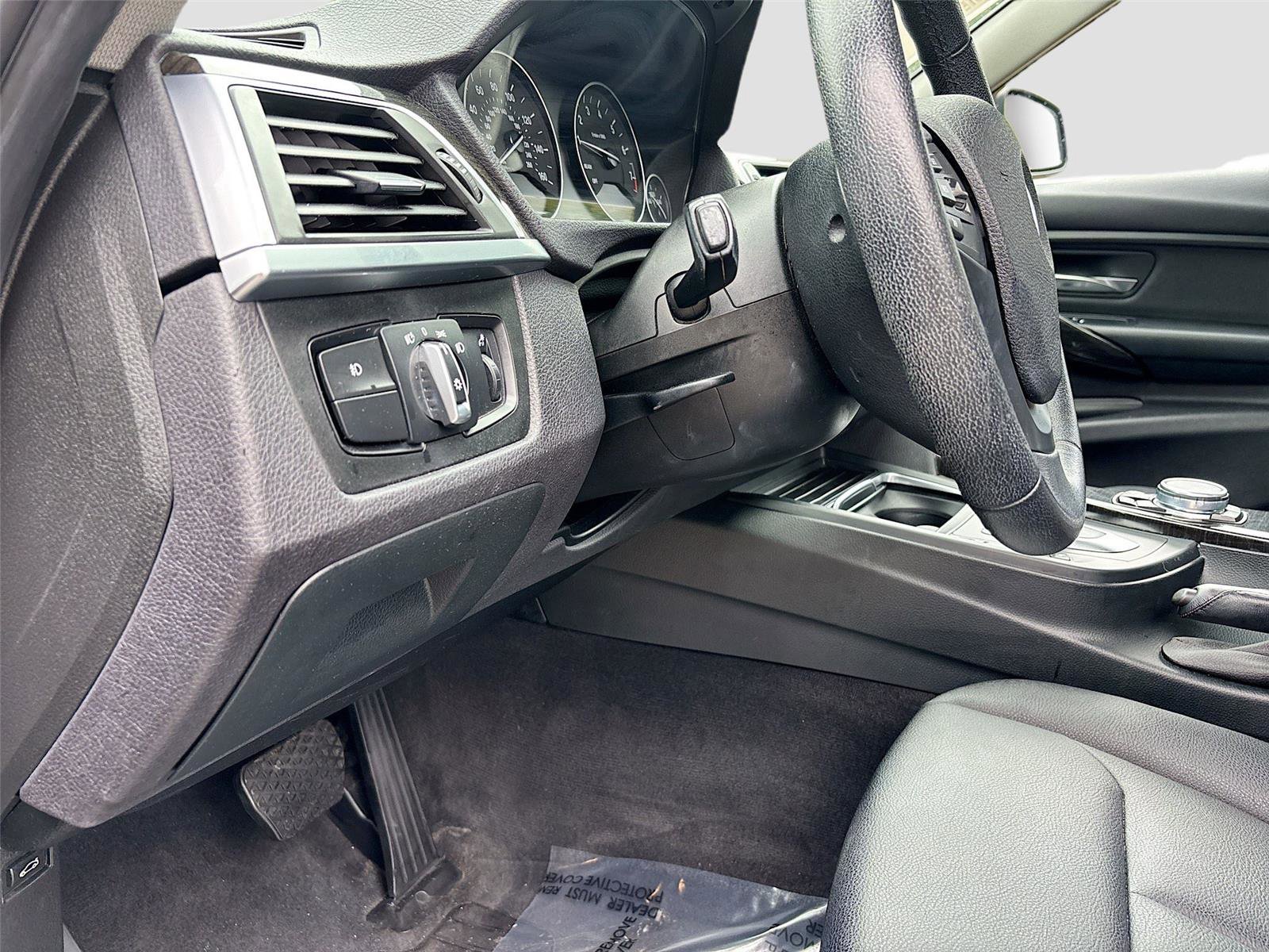 Used 2016 BMW 320i xDrive Sedan image 11