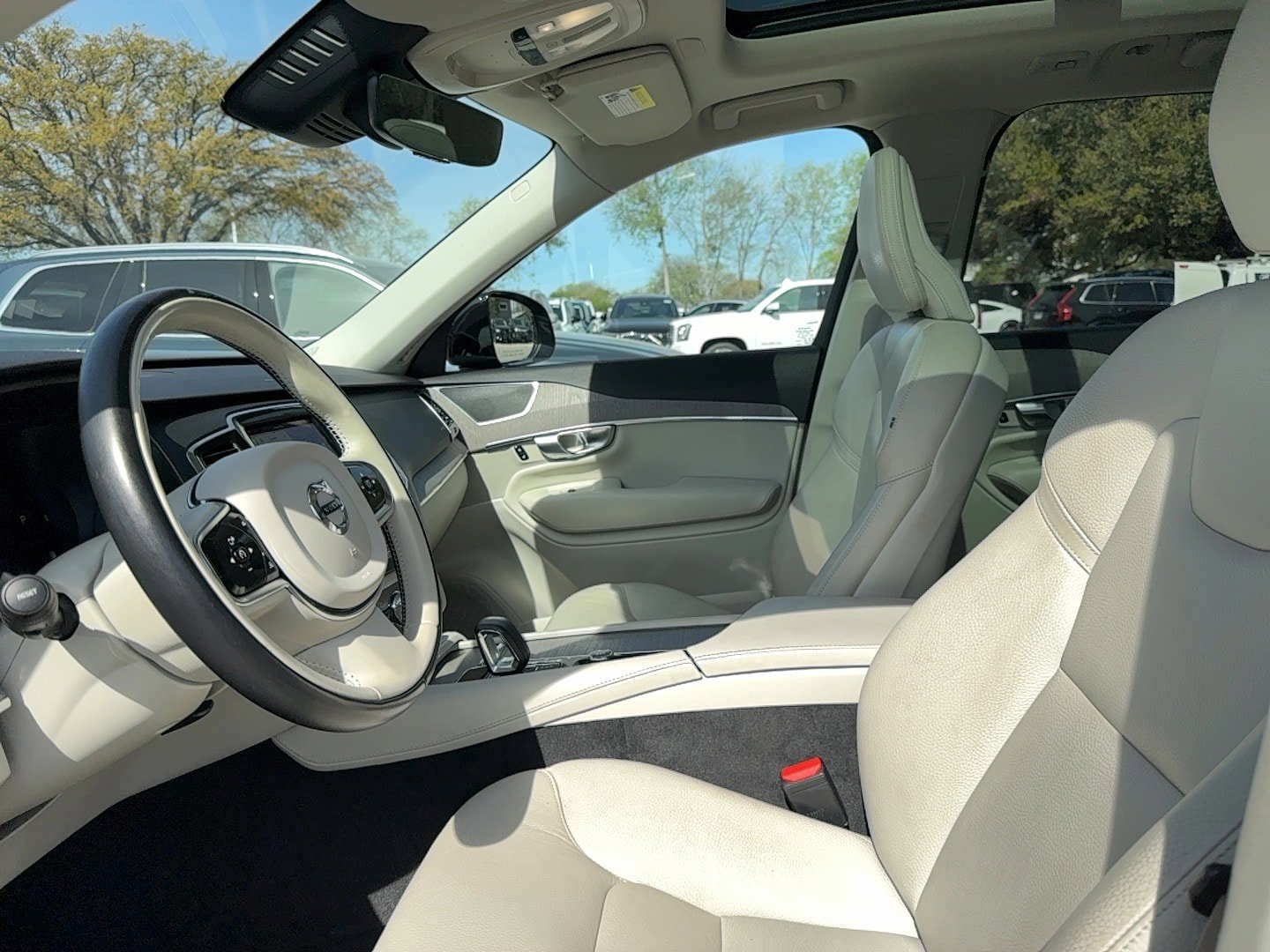 Certified 2023 Volvo XC90 B5 Plus w/ Protection Package image 8