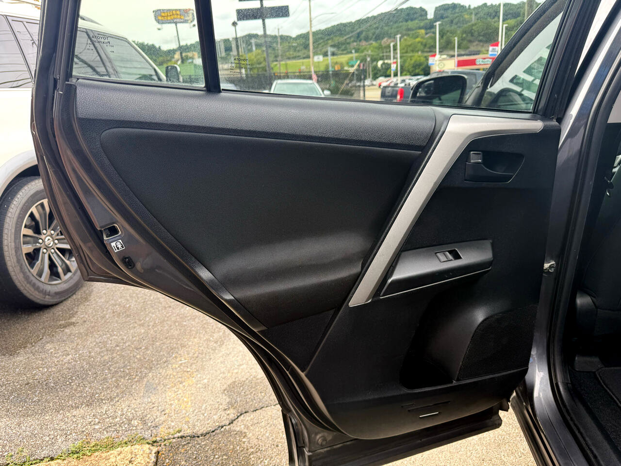 Used 2016 Toyota RAV4 LE image 21