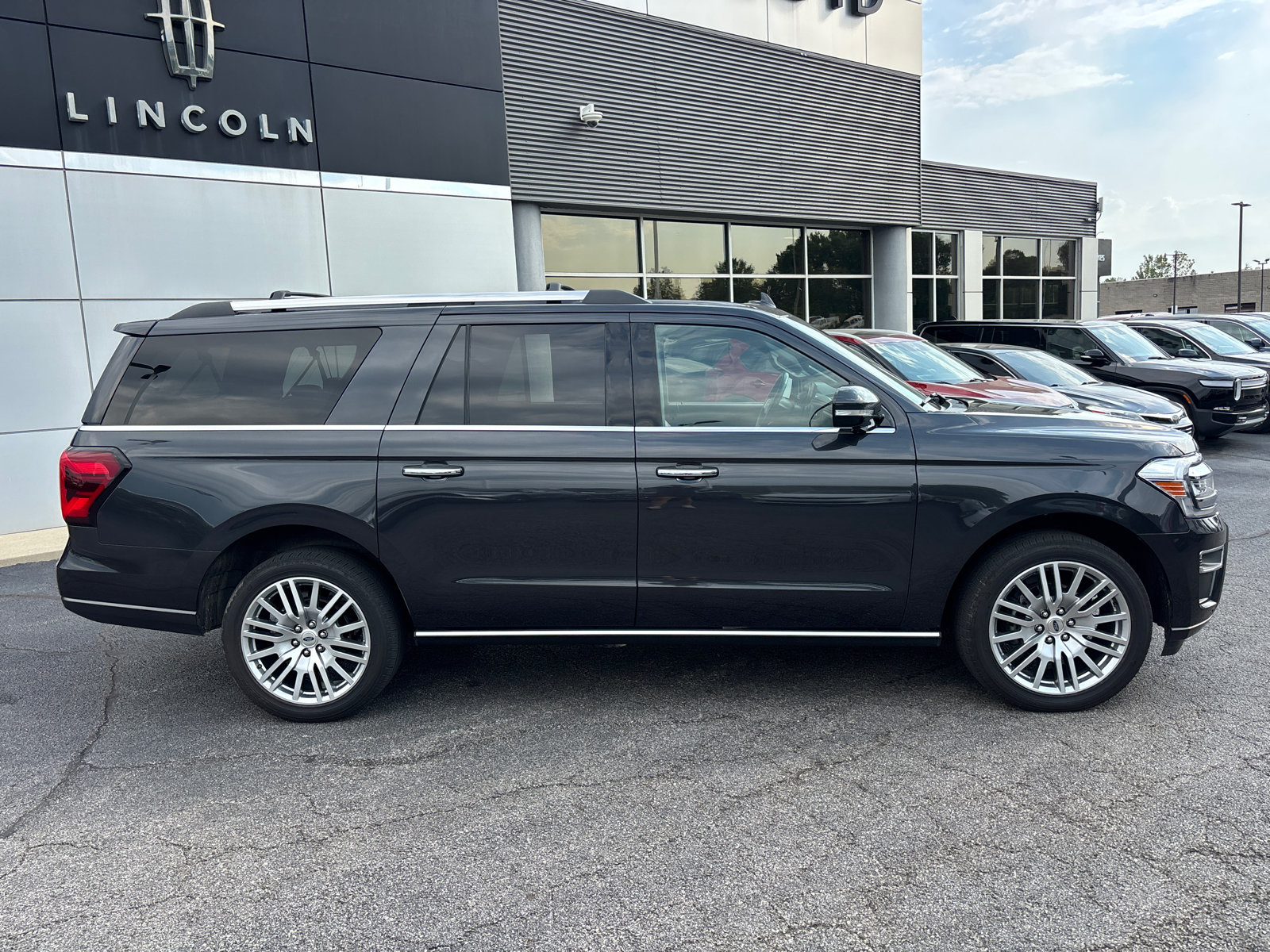 Used 2024 Ford Expedition Max Limited w/ Excursion Package AWD/4WD image 8