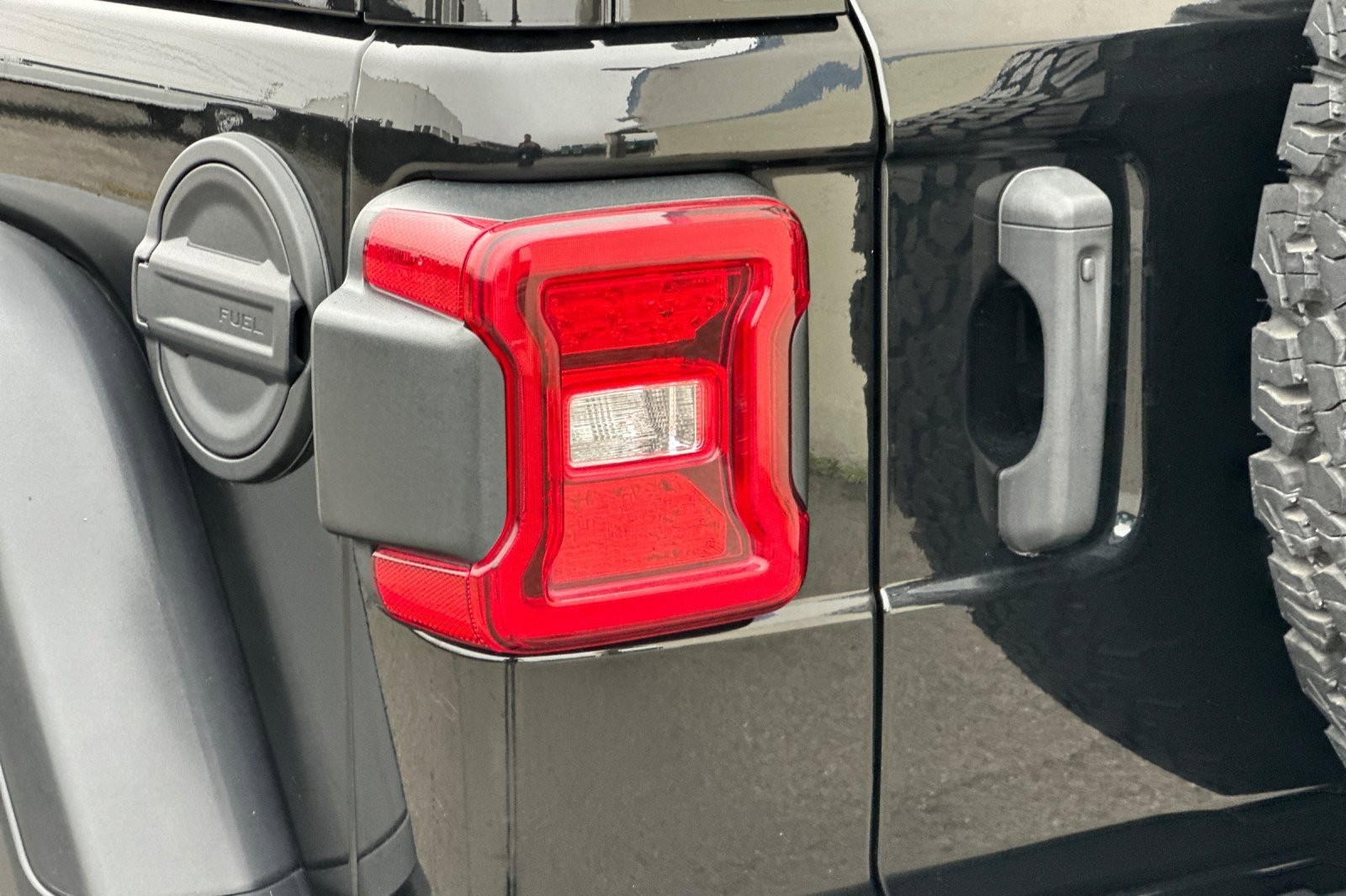 Used 2022 Jeep Wrangler Unlimited Rubicon w/ LED Lighting Group image 37