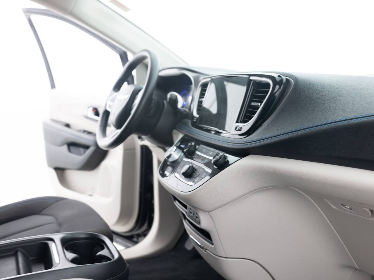 Used 2021 Chrysler Pacifica Touring FWD image 27