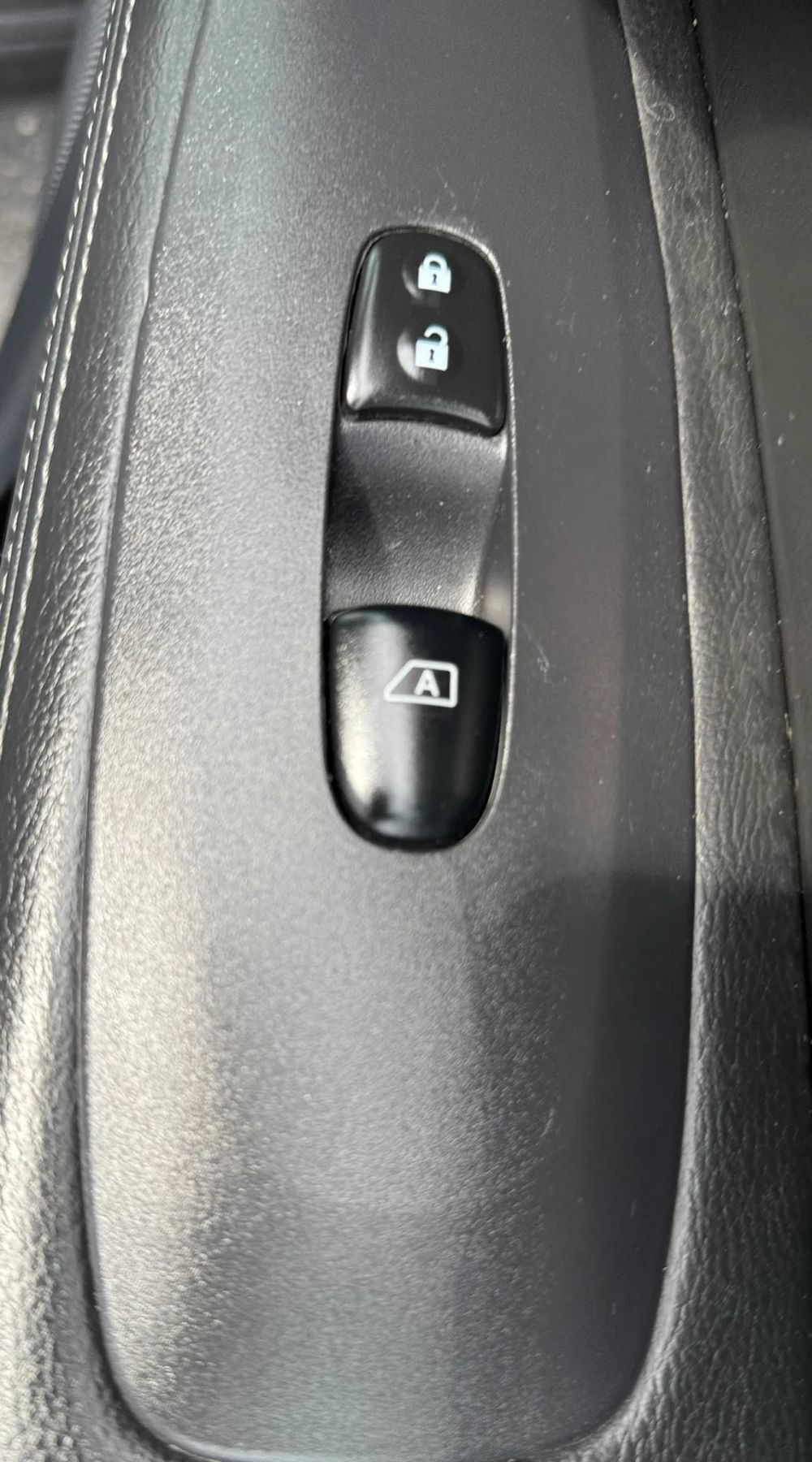 Used 2018 Nissan Pathfinder SV AWD/4WD image 38