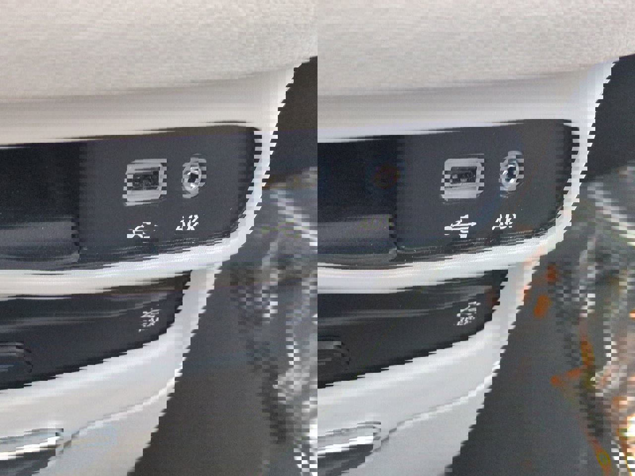 Used 2017 Chrysler Pacifica Limited image 21