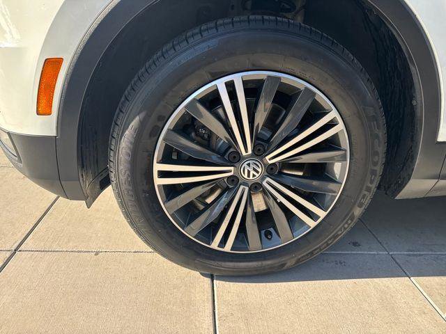 Used 2018 Volkswagen Tiguan SEL AWD/4WD image 27