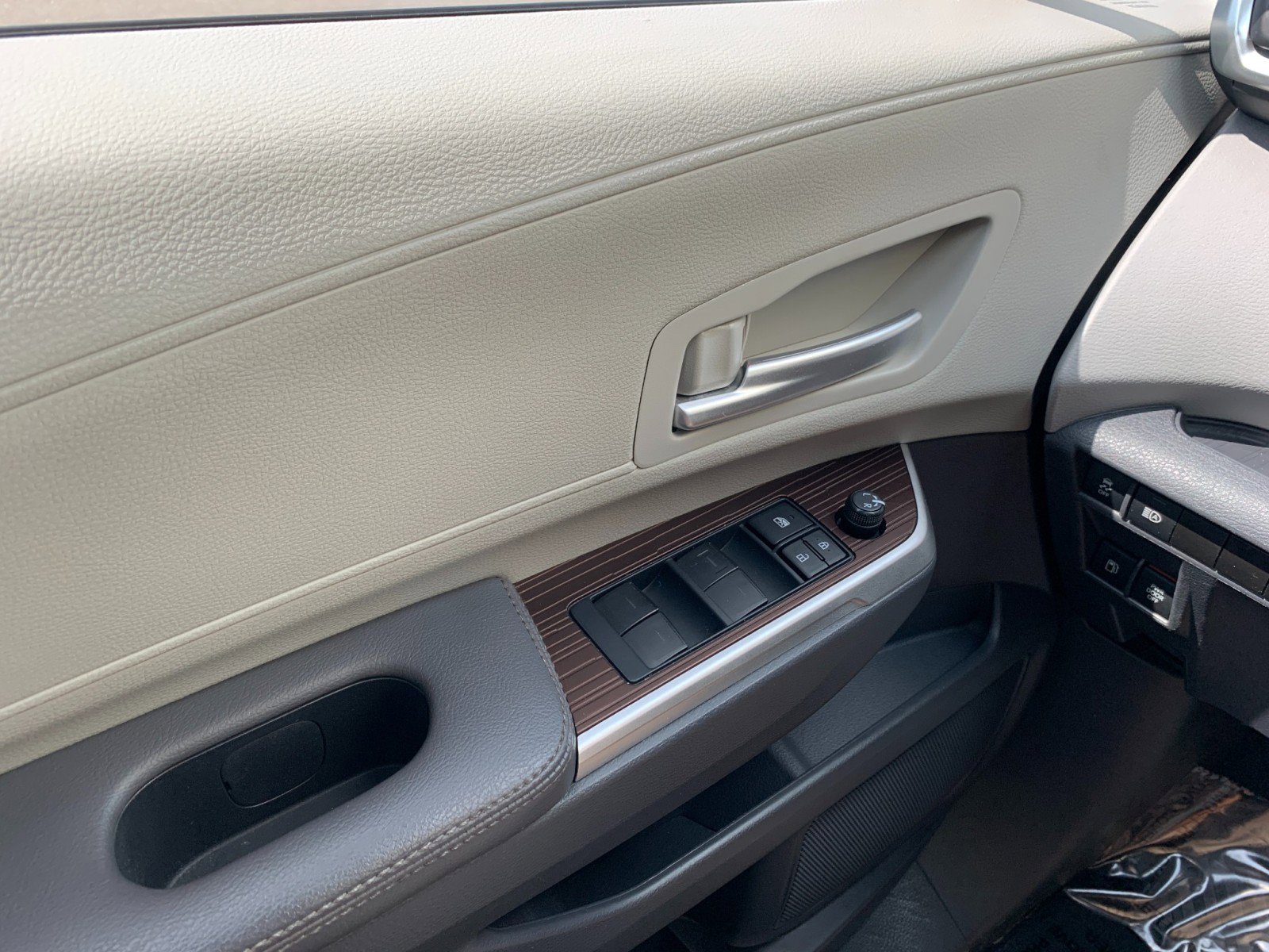 Used 2022 Toyota Sienna XLE AWD/4WD image 14