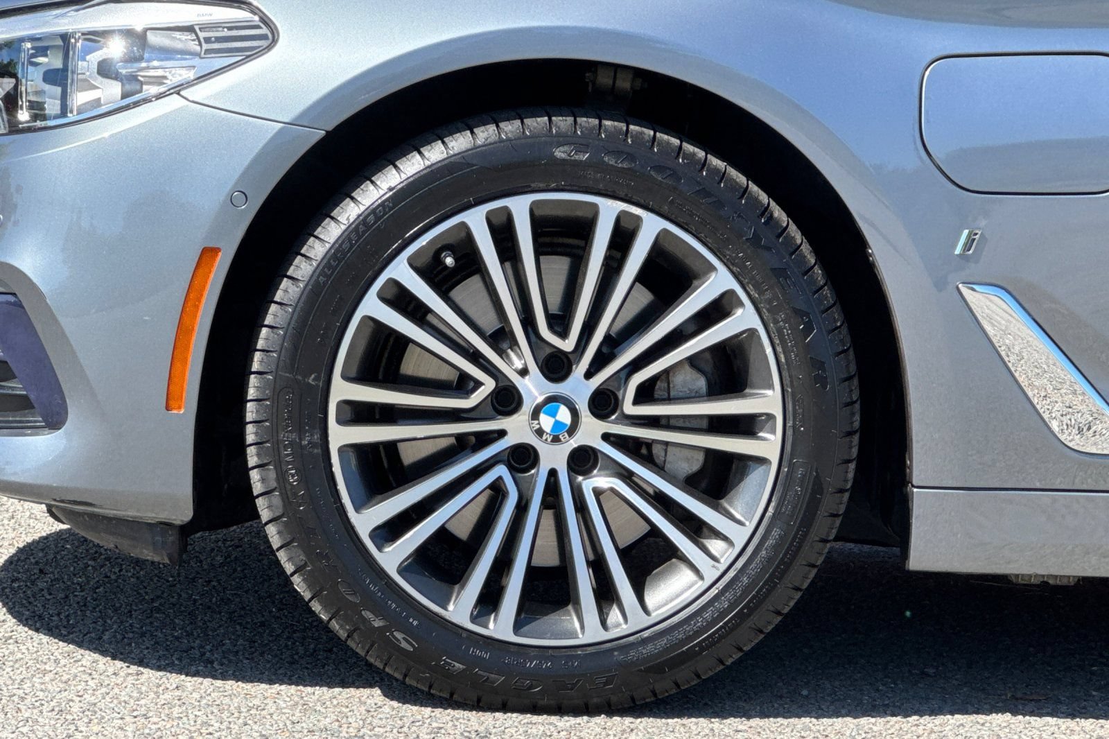 Used 2019 BMW 530e w/ Premium Package RWD image 31