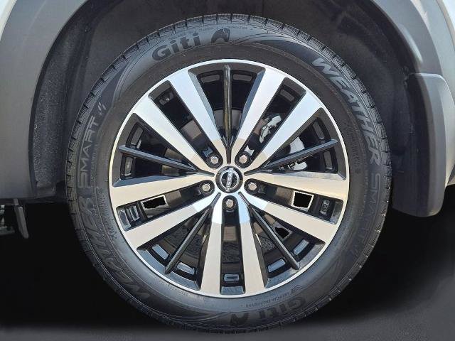 Certified 2025 Nissan Pathfinder Platinum FWD image 11