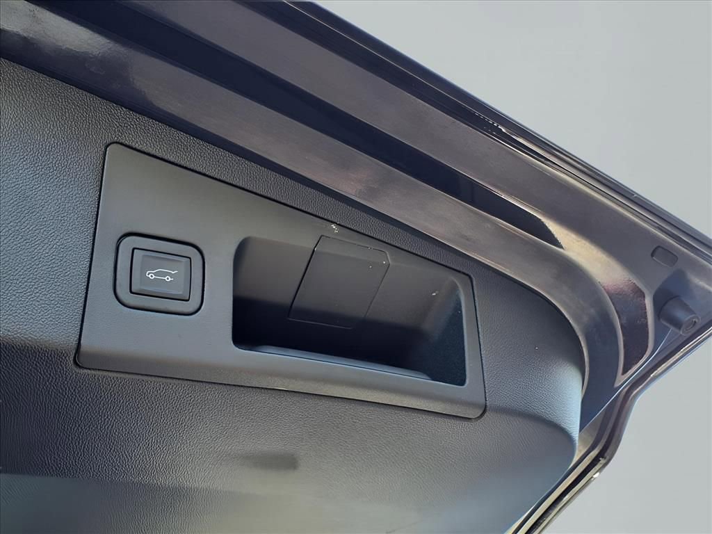 Used 2025 Cadillac XT5 Premium Luxury image 30