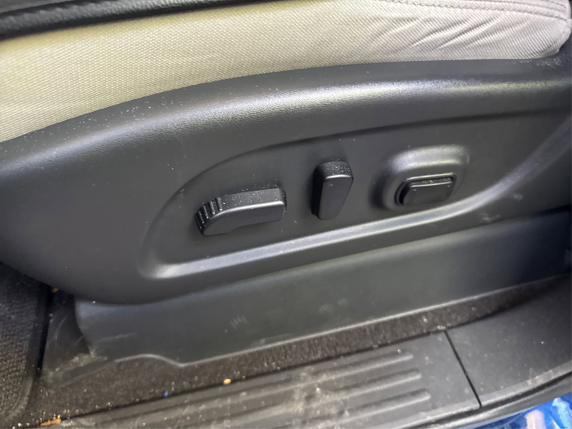 Used 2021 Nissan Titan SV w/ SV Convenience Package image 24