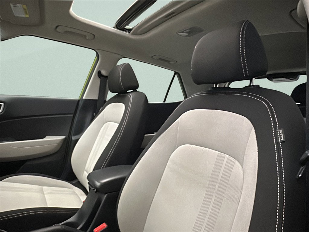 Certified 2022 Hyundai Venue SEL image 8
