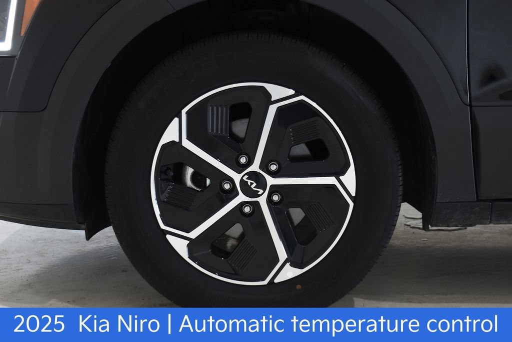 Certified 2025 Kia Niro EX FWD image 7