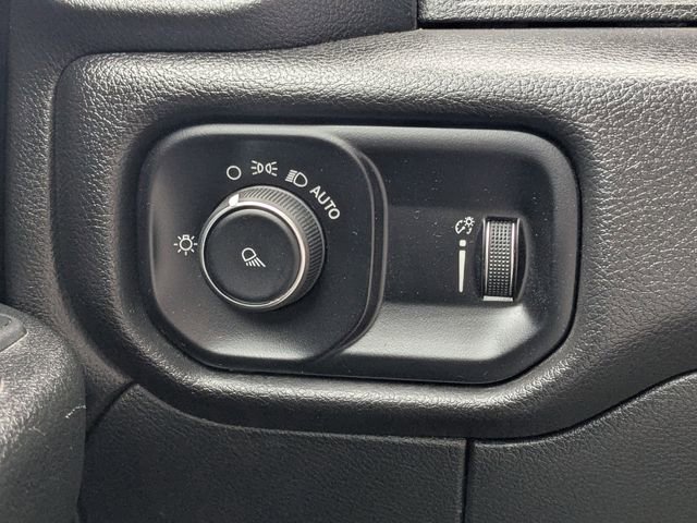 Used 2024 RAM 2500 Tradesman w/ Chrome Appearance Group image 19