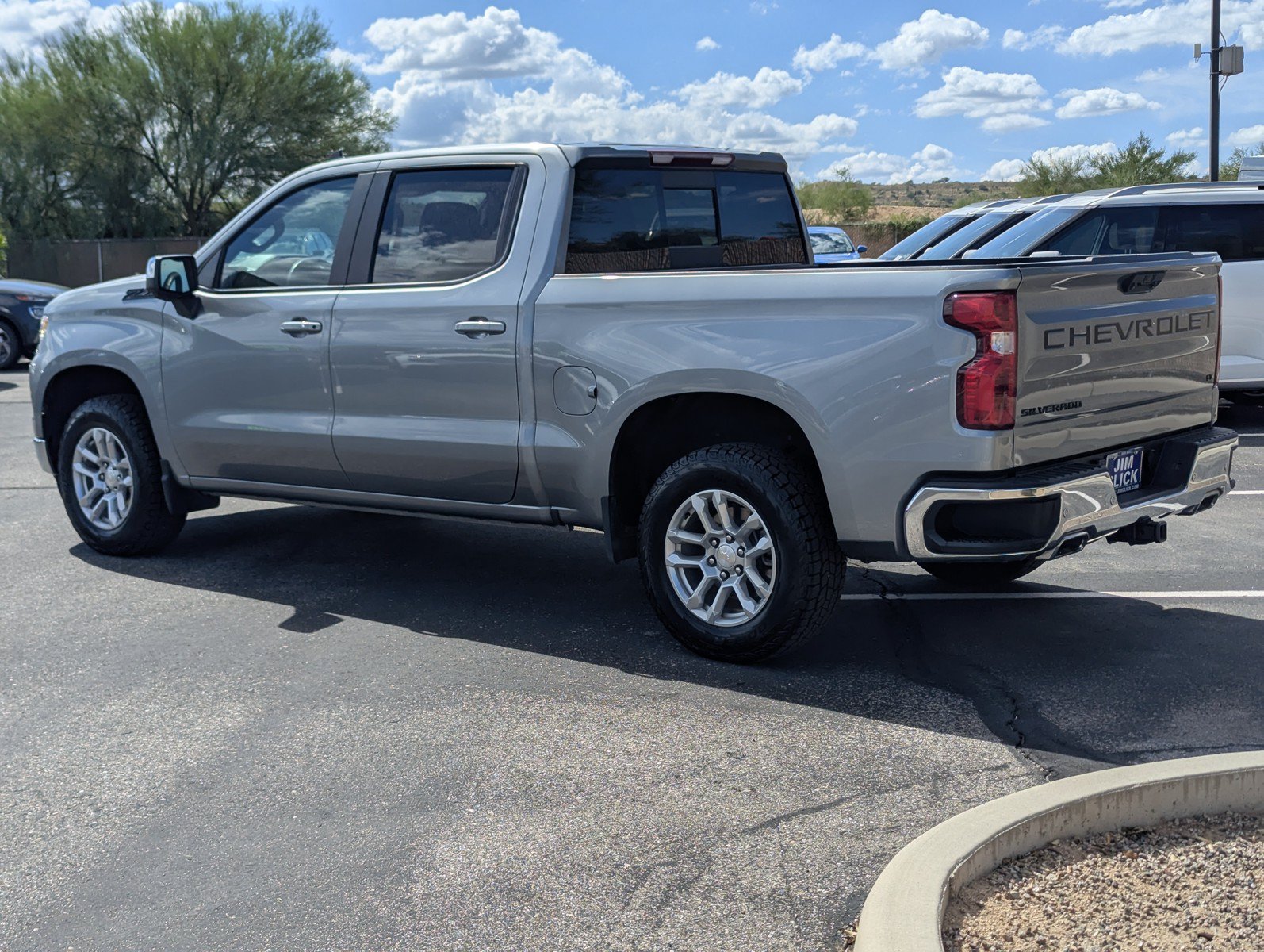 Used 2023 Chevrolet Silverado 1500 LT w/ Z71 Off-Road Package AWD/4WD image 4