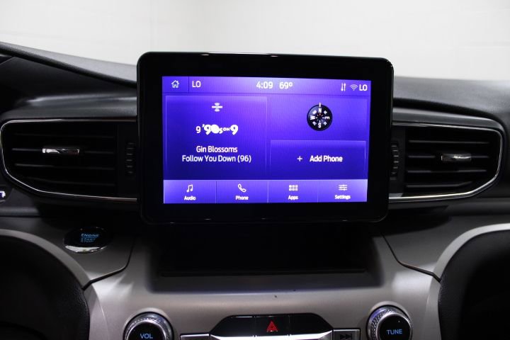 Used 2022 Ford Explorer XLT w/ Equipment Group 202A image 2