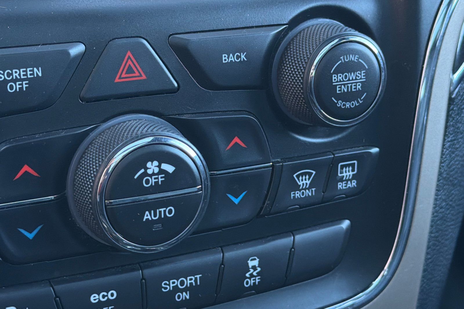 Used 2016 Jeep Grand Cherokee Overland w/ Advanced Technology Group AWD/4WD image 29