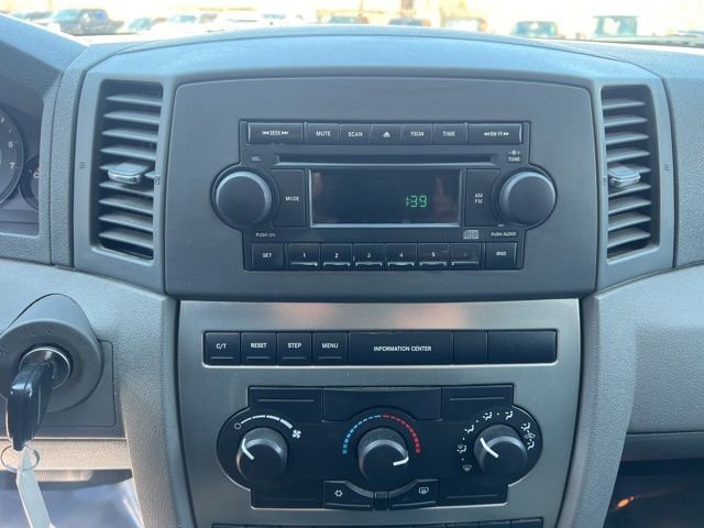 Used 2005 Jeep Grand Cherokee Laredo w/ Cargo Convenience Group image 21
