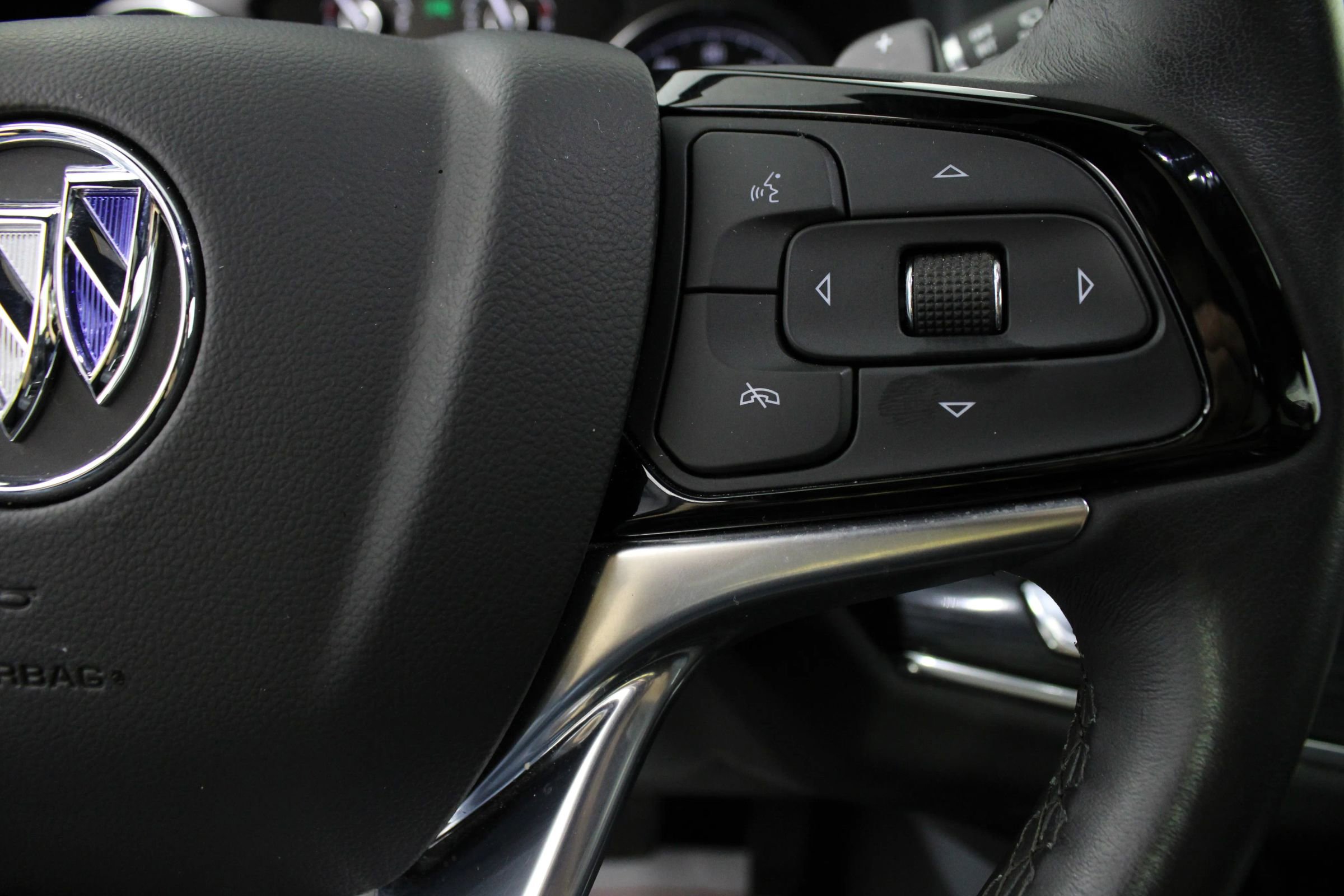 Used 2024 Buick Enclave Essence w/ Experience Buick Package AWD/4WD image 17