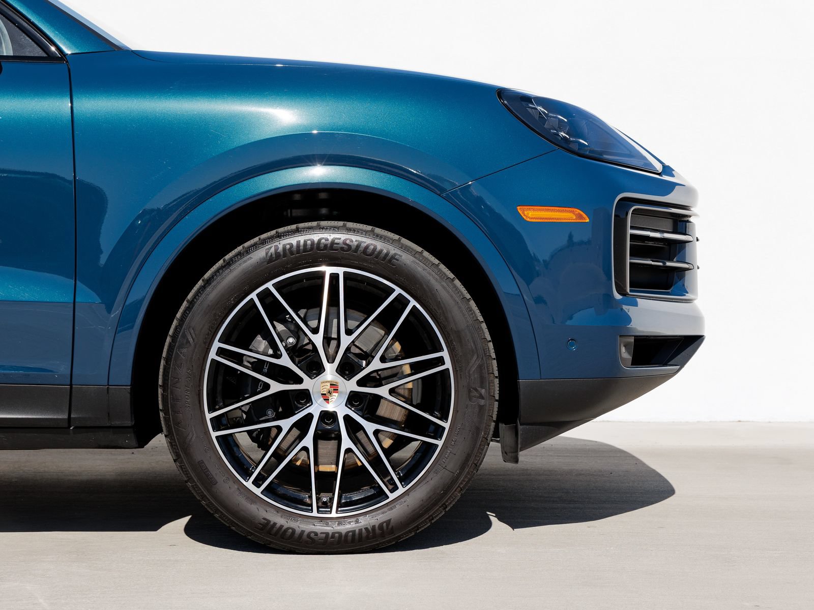 Certified 2025 Porsche Cayenne AWD/4WD image 11