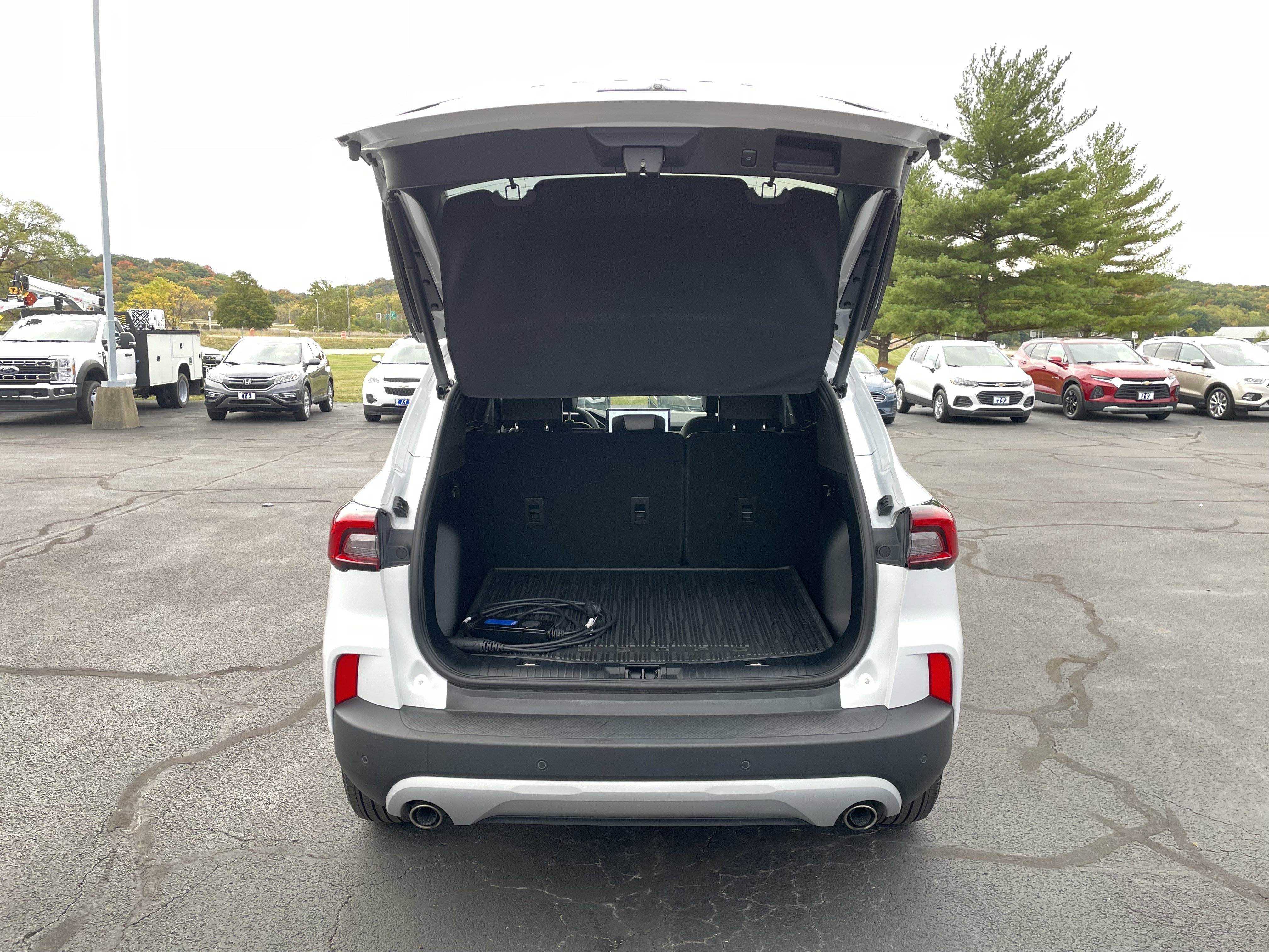 Used 2023 Ford Escape SE w/ PHEV Premium Package image 5