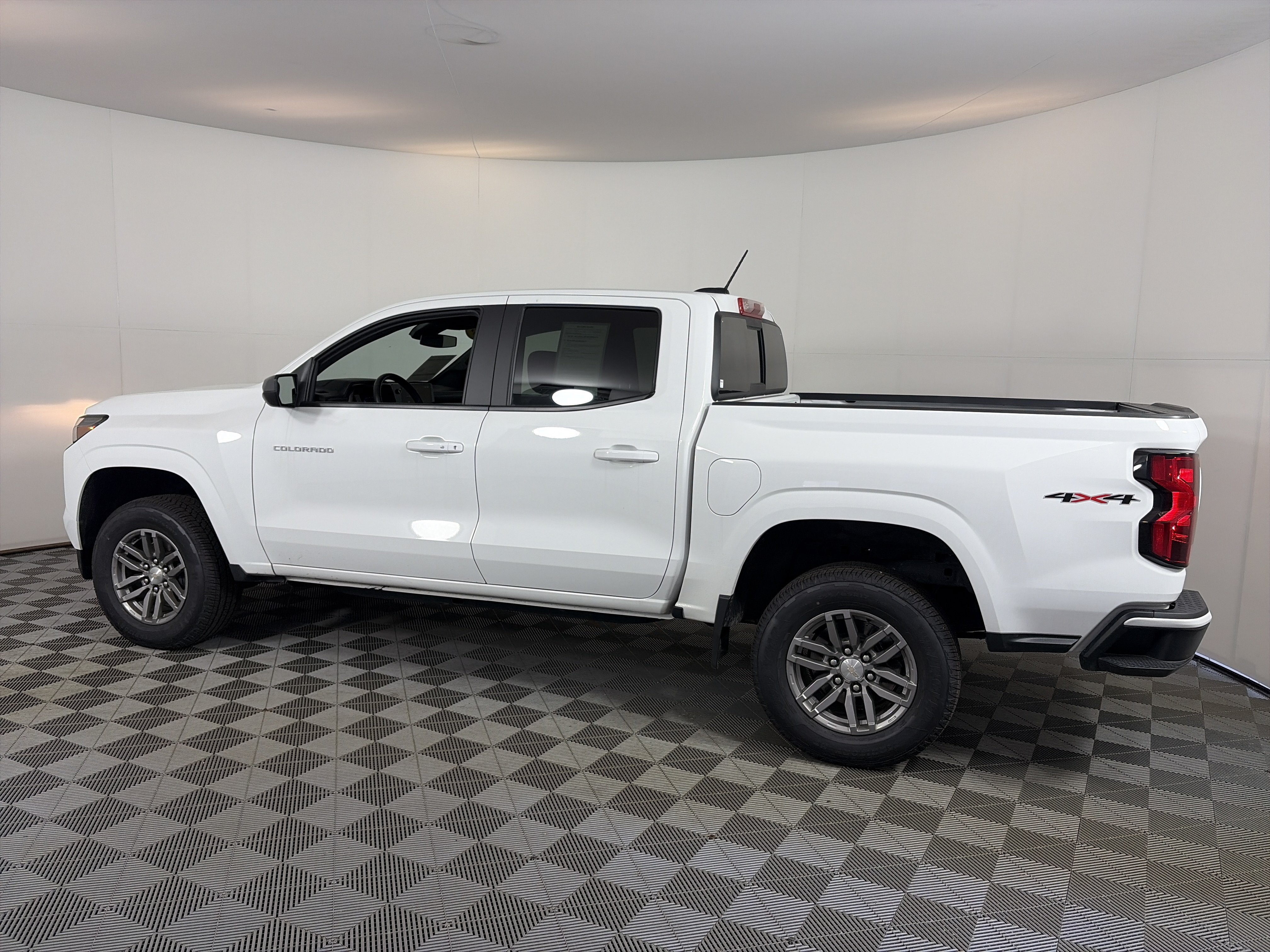 Certified 2024 Chevrolet Colorado LT w/ LT Convenience Package AWD/4WD image 8