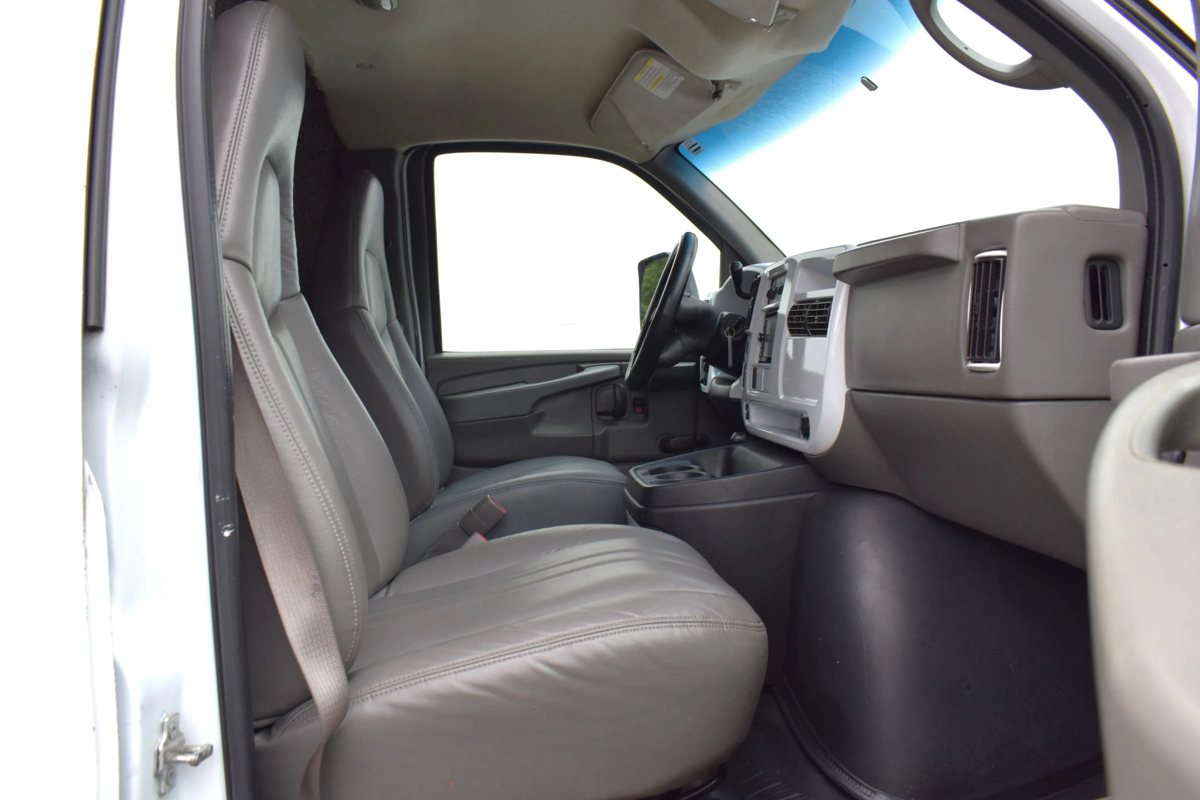 Used 2006 Chevrolet Express 3500 RWD image 51