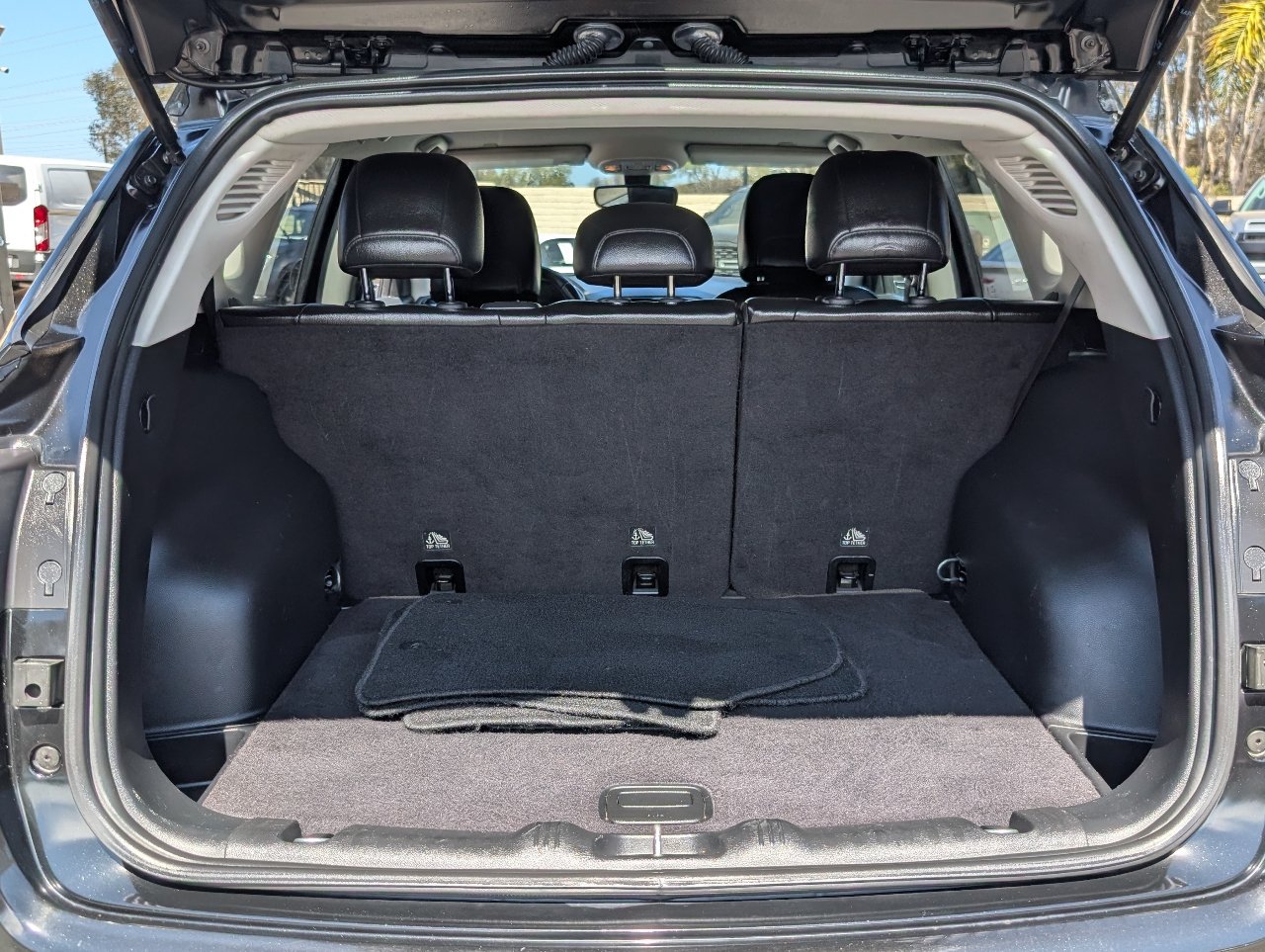 Used 2019 Jeep Compass Latitude FWD image 9