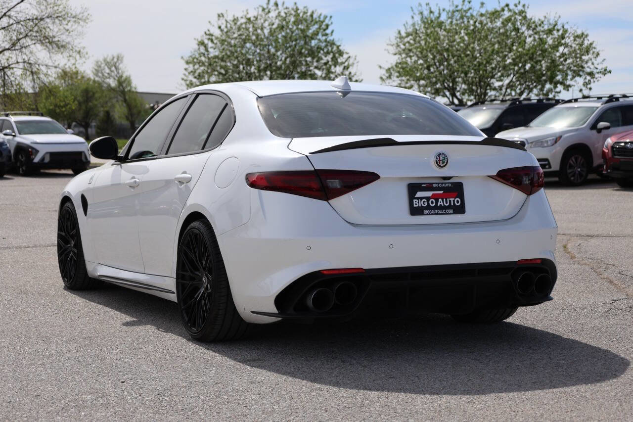 Used 2017 Alfa Romeo Giulia Quadrifoglio RWD image 11