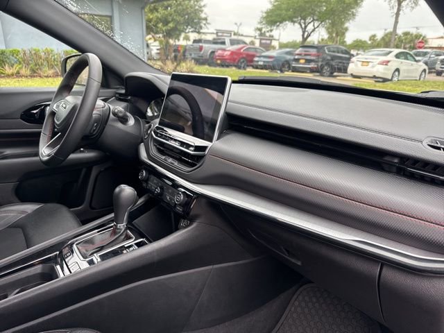 Used 2024 Jeep Compass Trailhawk image 10