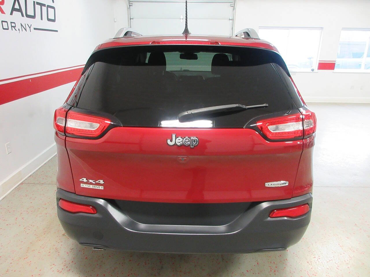 Used 2016 Jeep Cherokee Latitude w/ Cold Weather Group AWD/4WD image 13