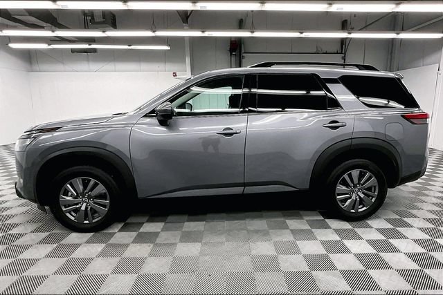 Used 2025 Nissan Pathfinder SV FWD image 13