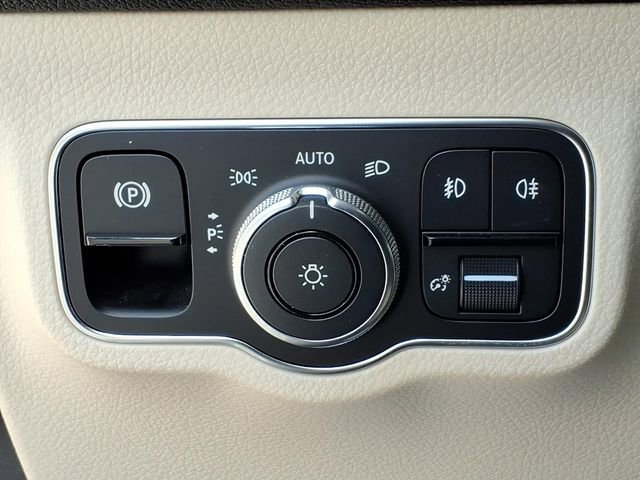 Used 2022 Mercedes-Benz GLB 250 image 31