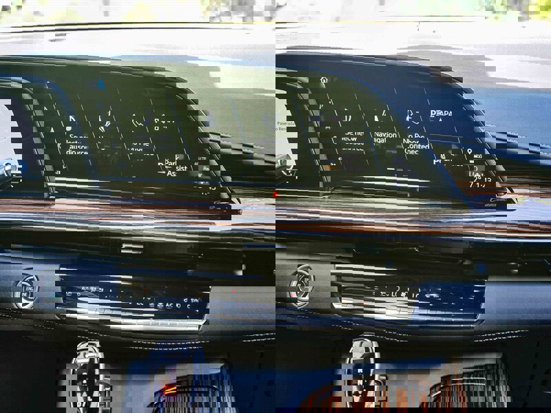 Used 2024 Cadillac Escalade ESV Premium Luxury image 18