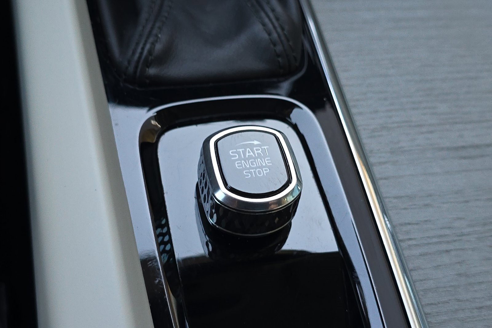 Used 2022 Volvo V60 T5 Cross Country w/ Advanced Package image 23