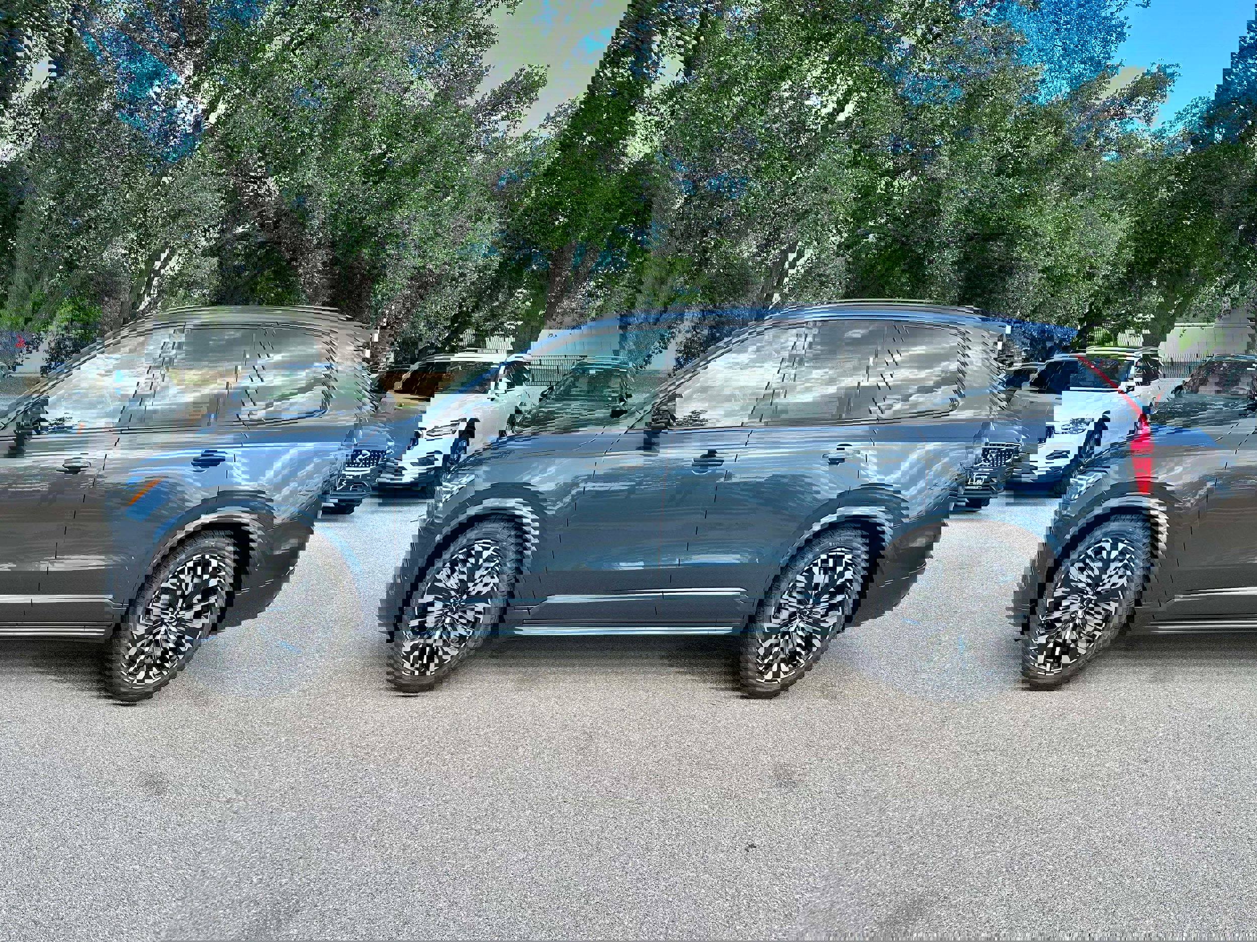 Used 2026 Volvo XC90 B6 Ultra w/ Lounge Package image 3