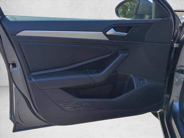Used 2019 Volkswagen Jetta SE w/ Cold Weather Package FWD image 15
