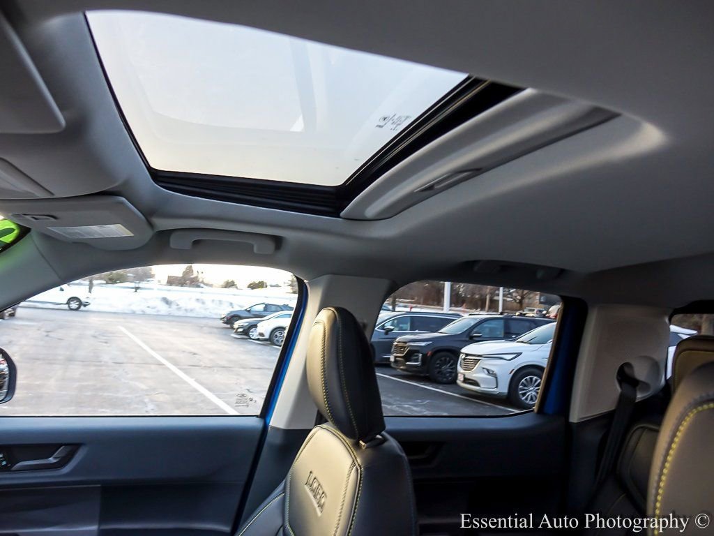 Used 2025 Ford Maverick Lobo image 16